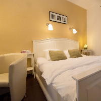 POKOJ č. 8- manželská postel šíře 180cm